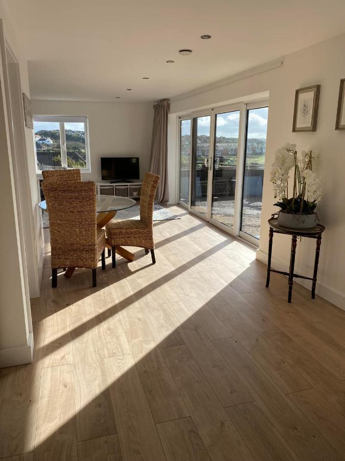 Spacious Studio Cabin With Sea/ Downs Views Sole Use Of Hottub In סיפורד מראה חיצוני תמונה